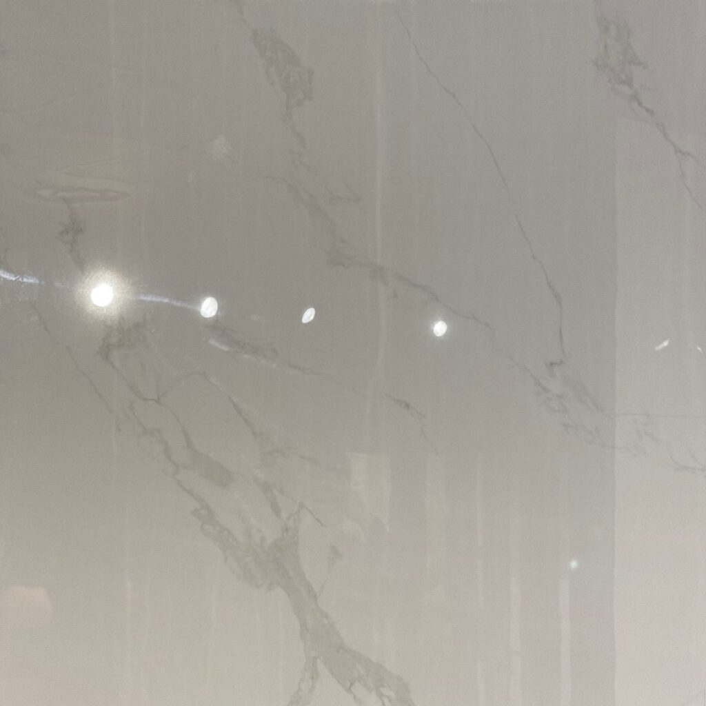 MARBLE CARRARA — carrelage HF Concept Lyon Saint-Priest