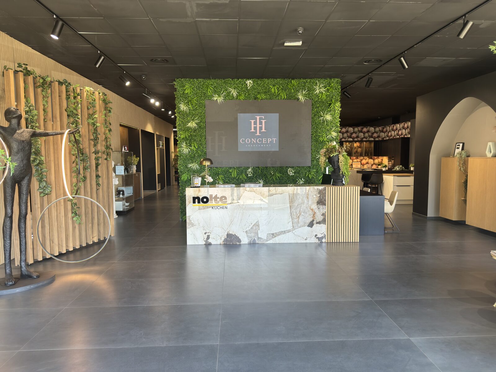 Entrée showroom HF Concept Saint-Priest